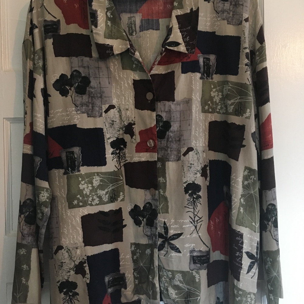 Casual blouse with side vents